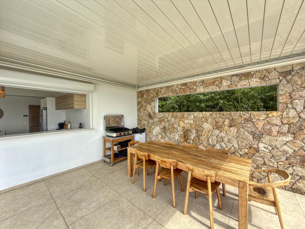 9.Location Villa piscine vue mer St François Guadeloupe_Terrasse Bioclimatique